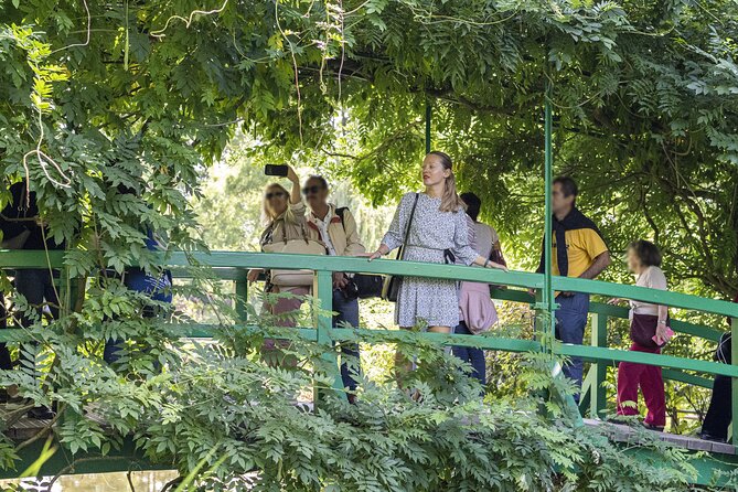 Giverny & Monet's House Audio Guided Half-day Tour from Paris - Making the phone audio guide work
