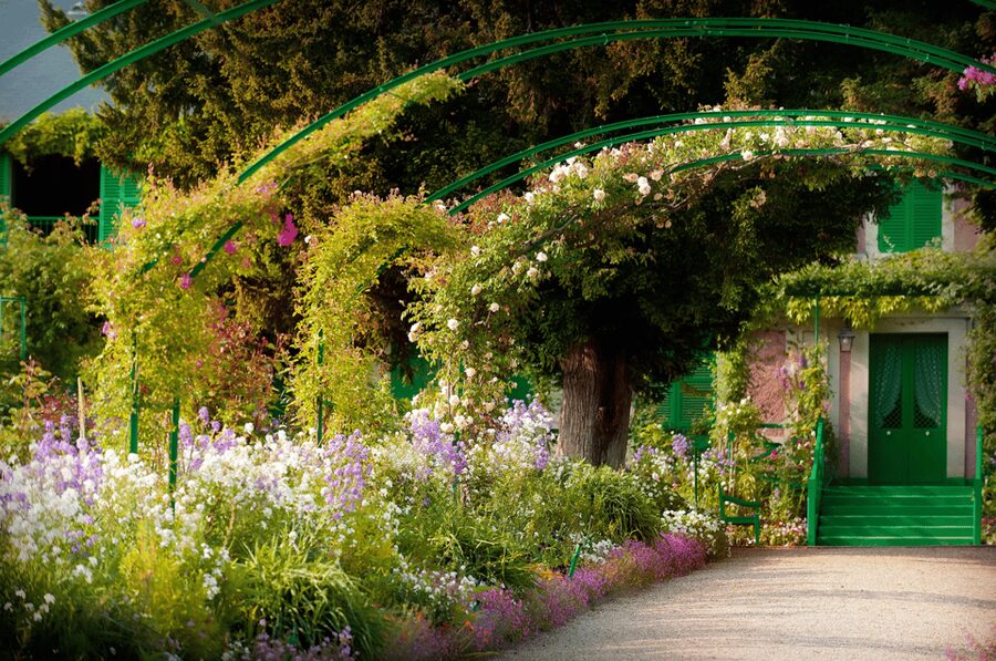 Giverny: Monet's House & Gardens Private Guided Tour +Ticket - Why Monet’s Giverny still feels personal