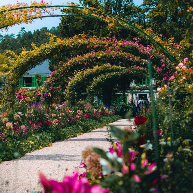 Giverny : Monet's house & Gardens Private tour from Paris - Why Giverny Works So Well as a Half-Day Trip