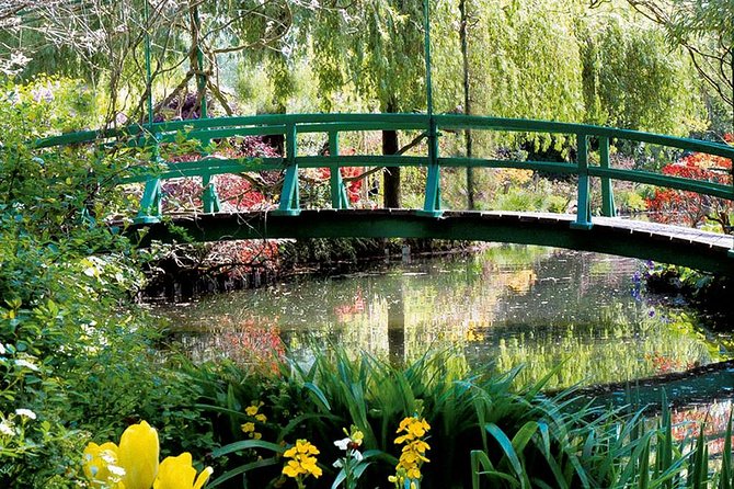 Giverny Private Half-Day Trip including Claude Monet' Gardens & House from Paris - The drive from Paris in a private vehicle