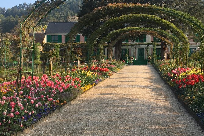 Giverny Private Trip with Monet's House, Gardens & Impressionism Museum - The early morning ride from Paris
