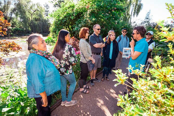 Giverny Small-Group Half Day Trip with Monet’s Gardens from Paris - What the small minivan group changes