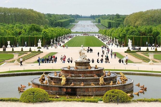 Giverny & Versailles Day Trip From Paris with Professional Guide - The small-group format and guide style