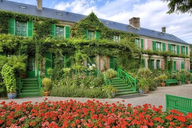 Giverny & Versailles Day Trip From Paris with Professional Guide - Starting from central Paris at 8:00 am