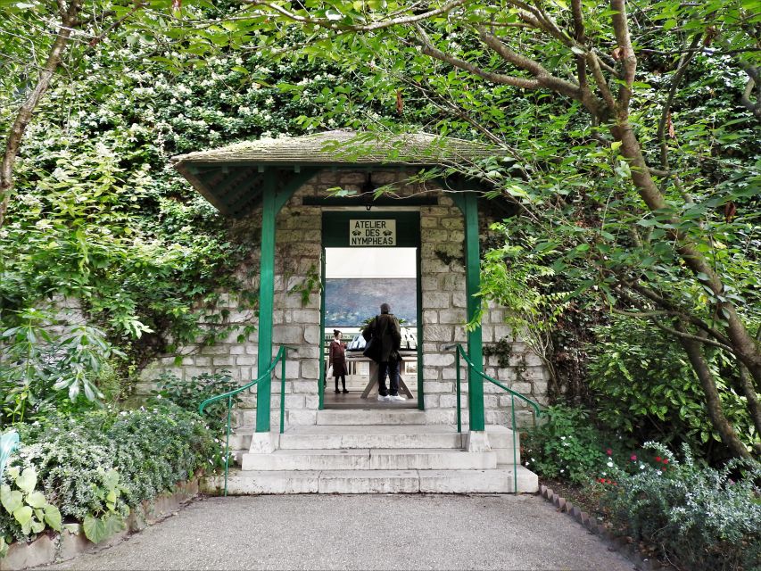 Giverny Village Walking Tour & Skip-the-Line to Monet Garden - Why Giverny feels different from a standard museum visit