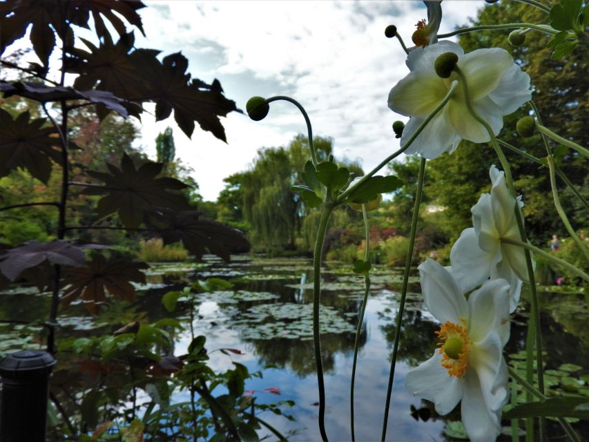 Giverny Village Walking Tour & Skip-the-Line to Monet Garden - Inside Monet’s House