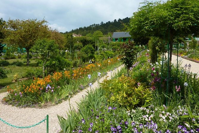Giverny with small group - The Clos Normand, Monet’s garden as a living painting