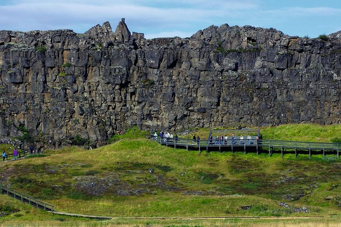 Golden Circle Day Trip with Fridheimar Greenhouse visit from Reykjavik - Big coach or small group?