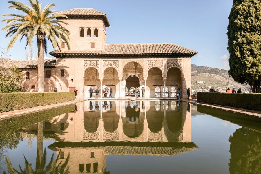 Granada: 3-Hour Alhambra and Generalife Gardens Guided Tour - Arabic inscriptions, symbols, and the Moorish past