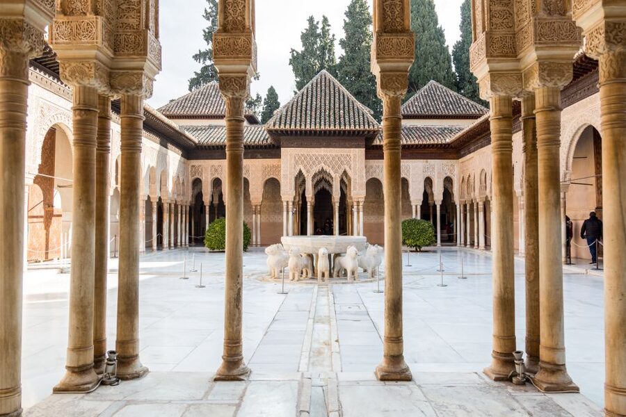 Granada: 3-Hour Alhambra and Generalife Gardens Guided Tour - The Alhambra complex and its first impressions