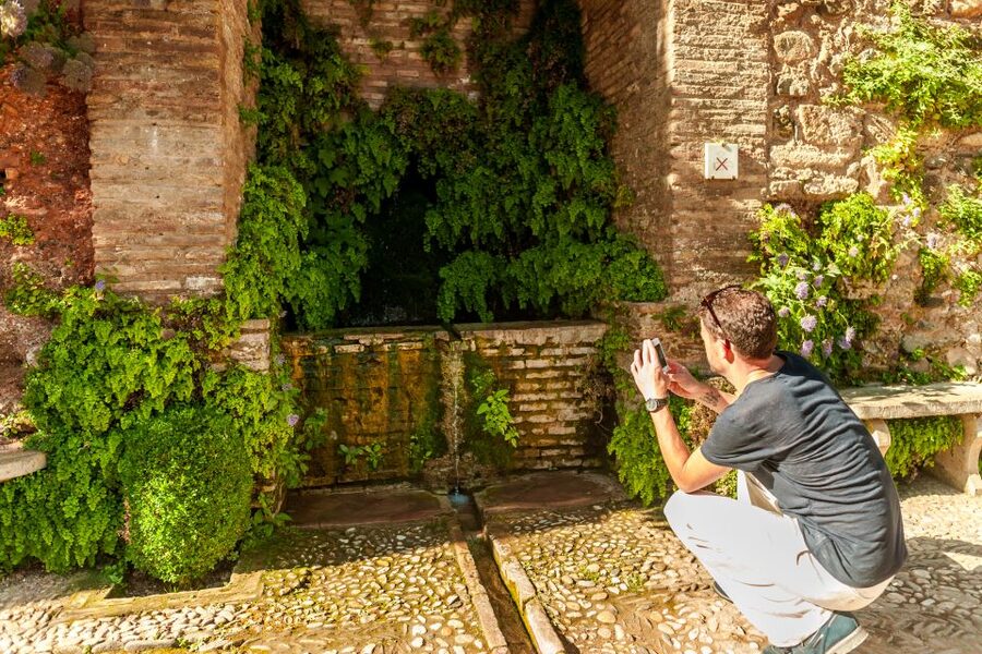 Granada: Alhambra and Generalife Garden Ticket & Guided Tour - The Alcazaba: fortress walls and open views