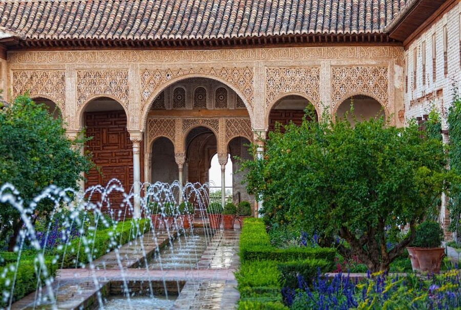 Granada: Alhambra and Generalife Garden Ticket & Guided Tour - Generalife Gardens and the Patio de la Acequia