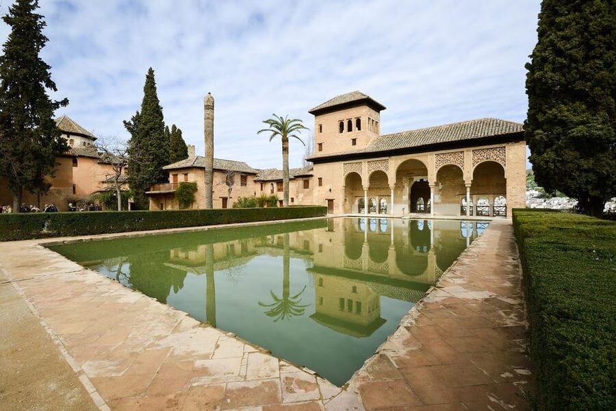 Granada: Alhambra and Generalife Garden Ticket & Guided Tour - What $81 means in practical value