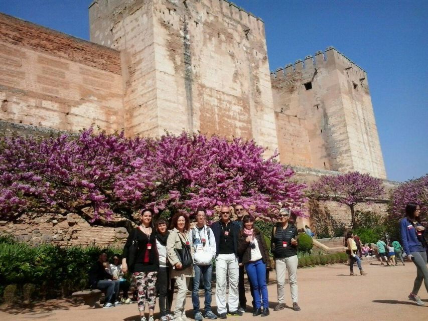 Granada Alhambra and Generalife Gardens Experience Tour - Charles V’s Renaissance building inside a Moorish complex