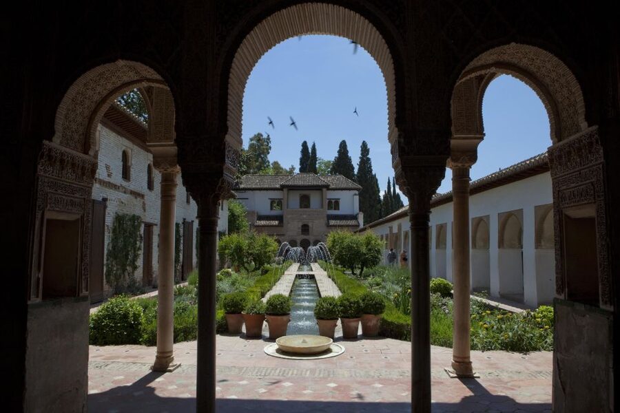 Granada Alhambra and Generalife Gardens Experience Tour - Crowds, pace, and physical effort