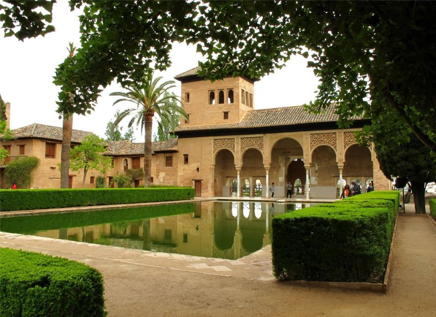 Granada: Alhambra and Generalife Gardens Guided Tour - Key points before you book