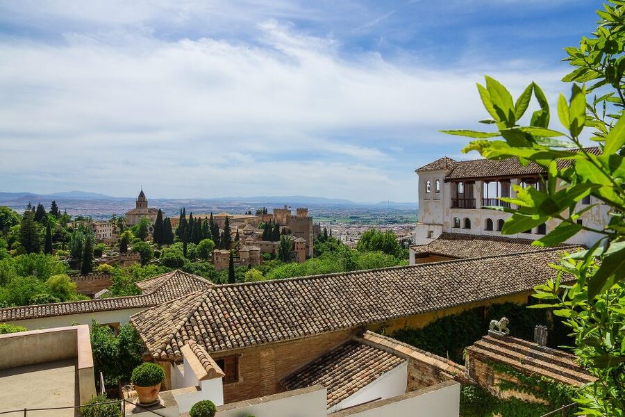 Granada: Alhambra and Generalife Gardens Guided Tour - What the 75-minute duration really means
