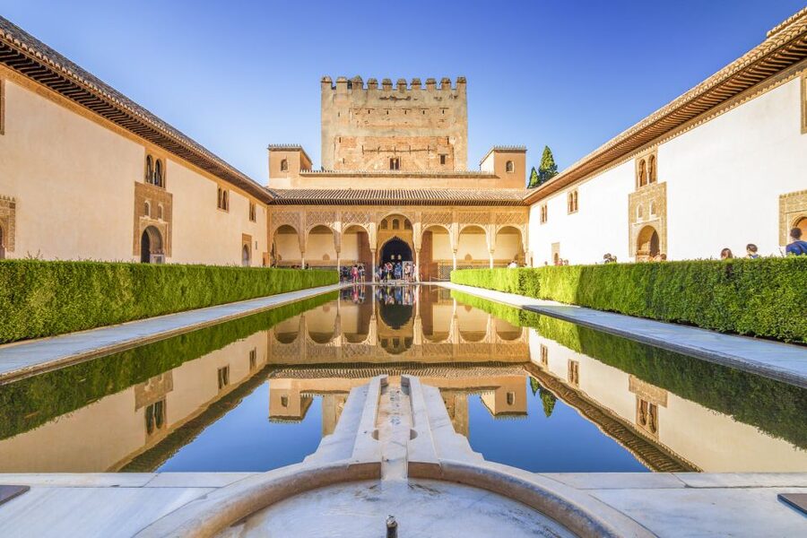 Granada: Alhambra Gardens, Generalife & Alcazaba Guided Tour - Meeting at the Welcome Visitor Center
