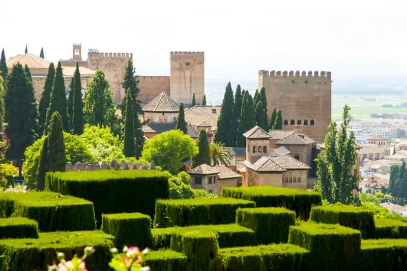 Granada: Alhambra & Gardens Tour w/Nasrid Palaces Option - Practical tips before you go