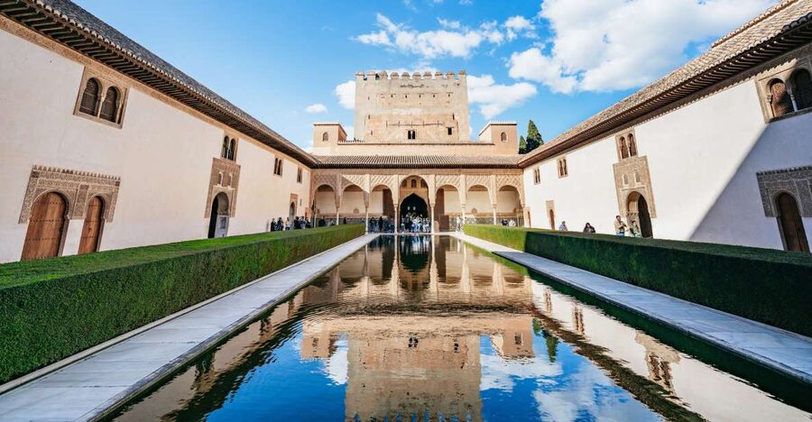 Granada: Alhambra Guided Tour with Nasrid Palaces & Gardens - Key Points