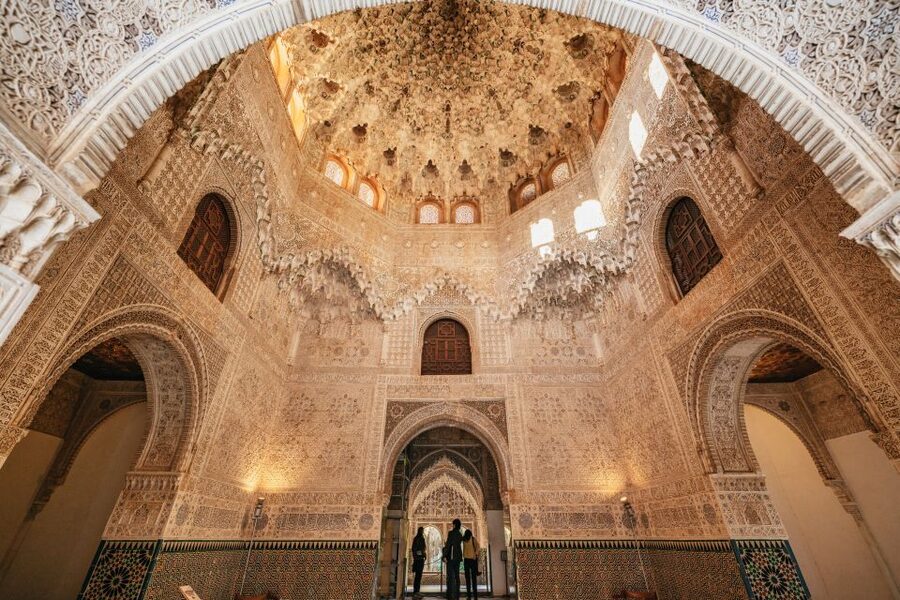 Granada: Alhambra Guided Tour with Nasrid Palaces & Gardens - The Nasrid Palaces: Detail at Every Turn