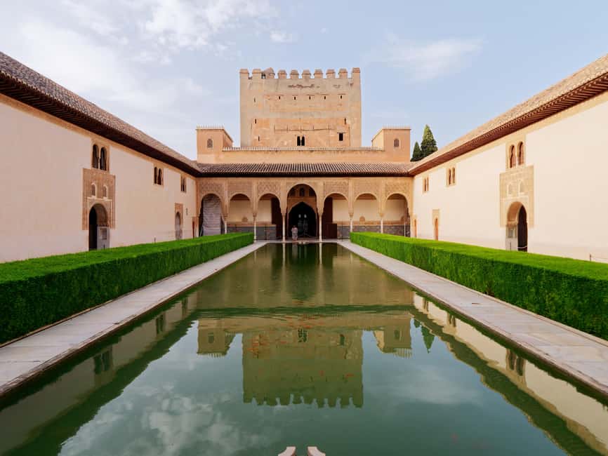 Granada: Alhambra, Nasrid Palaces & Gardens guided Tour - Palace of Charles V: a striking change of style