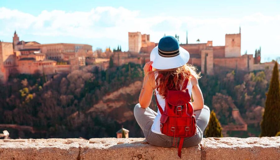 Granada: Alhambra, Nasrid Palaces & Gardens guided Tour - Meeting your guide above Granada