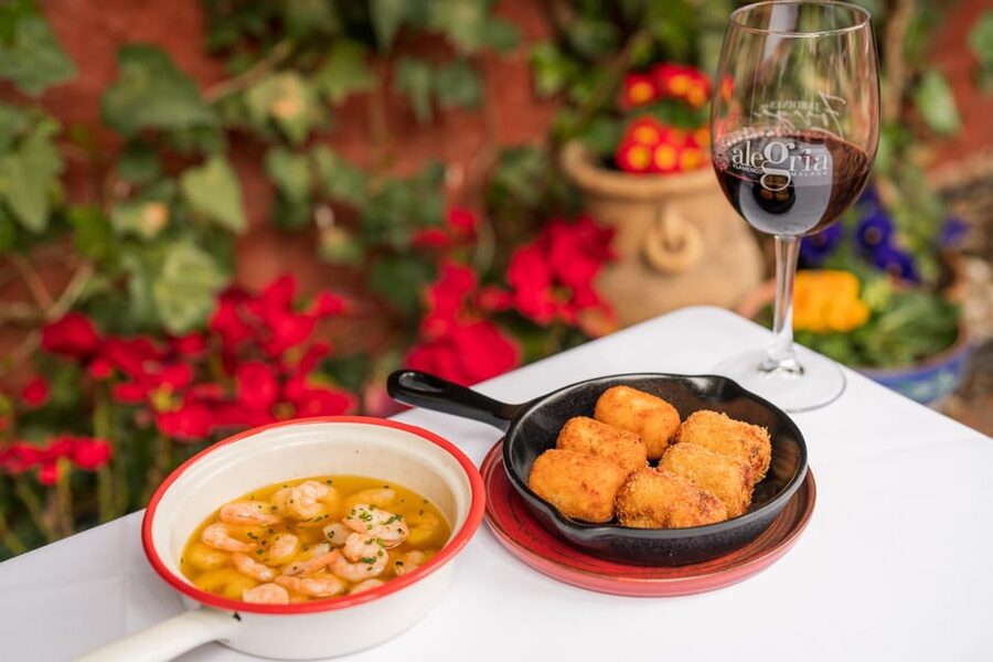 Granada: Flamenco Show with Dinner at Jardines de Zoraya - Why this Granada evening works