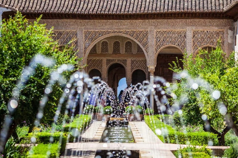 Granada: Gardens of the Alhambra and Generalife Regular Tour - Key points at a glance
