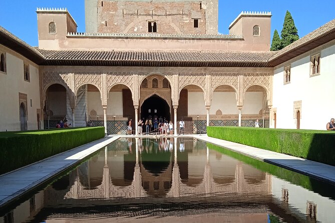Granada, Visit Alhambra with Nasrid palaces, gardens and Alcazaba - Puerta de la Justicia and the power of the entrance