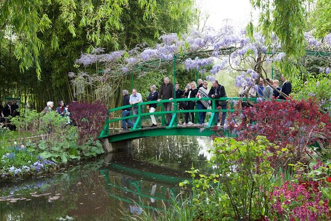 Guided tour of Claude Monet's house in Giverny by private car from Paris - Leaving Paris in a private car