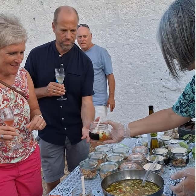 Guided visit to the Medieval Gardens of Ostuni - A small harvest and a useful souvenir