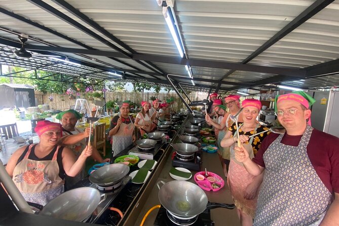 Half day Thai cooking Class + Market tour+Garden tour - Group size, teaching style, and pace