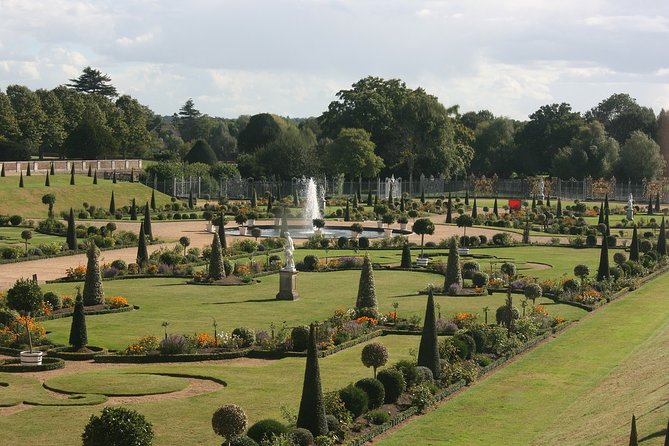 Hampton Court Palace & Garden Maze, Private Tour Admission with Audio Guides - Key points to know before booking