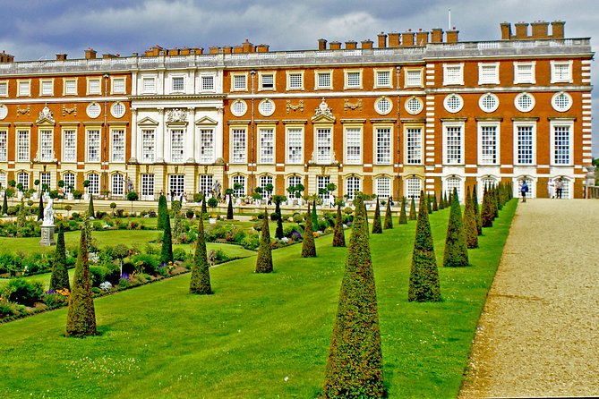 Hampton Court Palace & Garden Maze, Private Tour Admission with Audio Guides - What the audio guide changes
