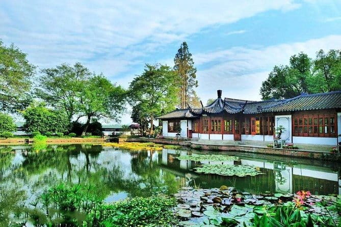 Hangzhou Nature and Garden Private Day Tour with Tea Village and Lunch - Feilai Peak and its 300 stone carvings