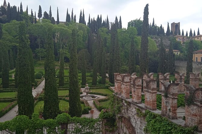 Hidden Verona & Giusti Garden- 3 hour private walking tour - Ponte Pietra and the move into Veronetta