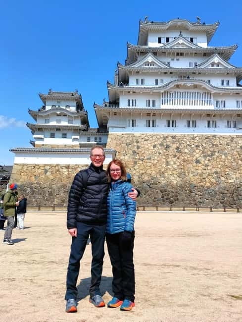 Himeji: Himeji Castle & Kokoen Garden 3.5-Hour Guided Tour - Reading the castle beyond the postcard view