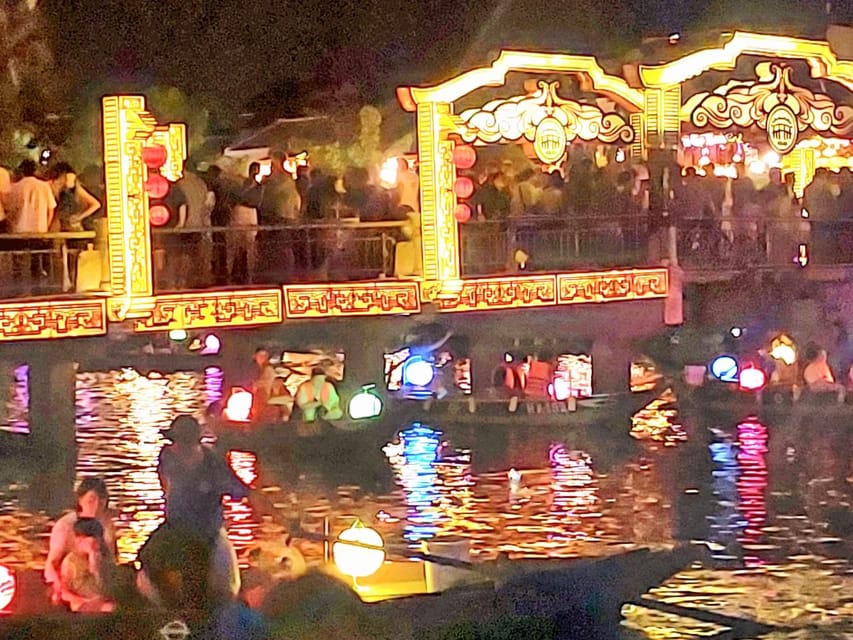 Hoi An Boat Lantern With Release Flower Hoai River At Night - Timing your ride around Hoi An’s old town