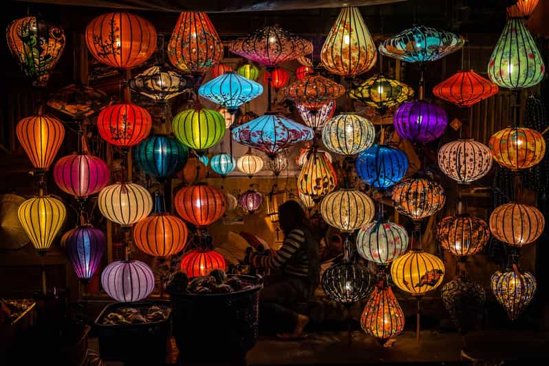 Hoi An City Tour - Boat Ride & Release Flower Lantern - Traditional performing arts in the old town