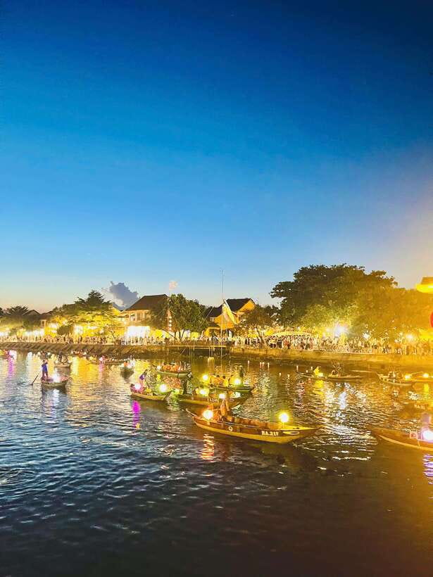 Hoi An: Hoai River Boat Ride with Flower Lantern Release - Practical timing and booking advice
