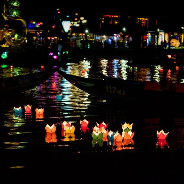 Hoi An Lantern Boat Ride on the Thu Bon River - Releasing the Flower Lantern