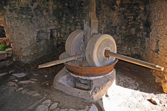 Hvar Lavender Tour - The walk to Milna: scenic, but take it seriously