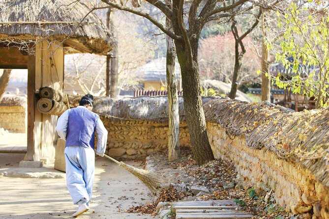 Hwadam Botanic Garden and Namhansanseong and Folk Village Trip - Korean Folk Village in 90 minutes