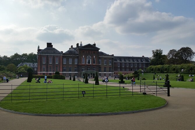 Hyde Park and Kensington Gardens: A Self-Guided Audio Tour - Speakers’ Corner and the public life of the park