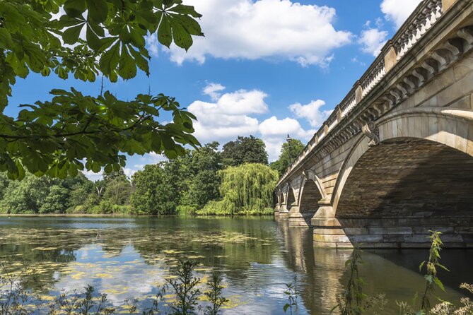 Hyde Park and Kensington Gardens Walking Tour - Hyde Park and the Serpentine in the first 30 minutes