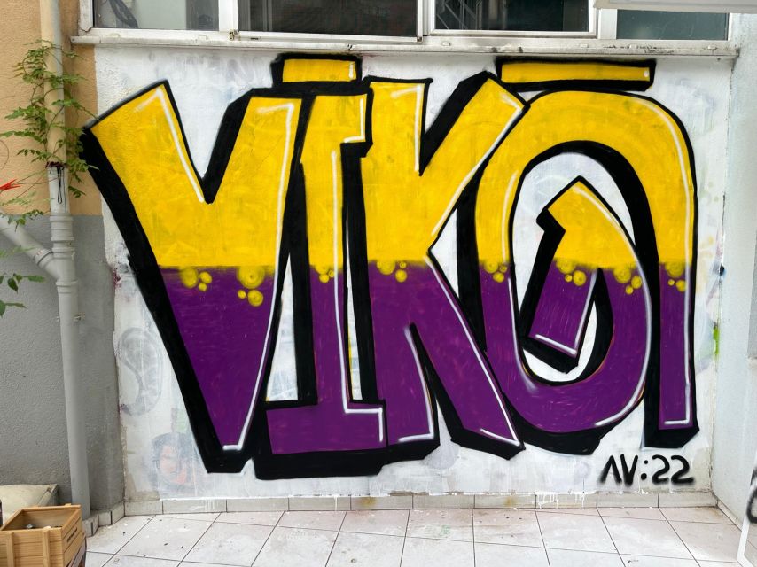 Istanbul: Do Street Art with Local Artists at Home Garden - A small group makes the teaching more useful
