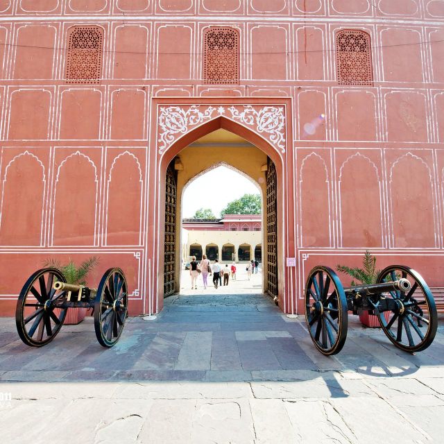 Jaipur: Half-Day Guided Sightseeing Tour with Flower Market - Ramgarhmode and the final drive