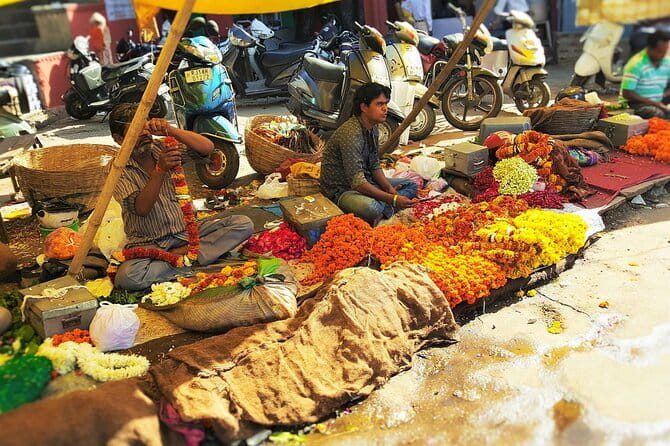 Jaipur Half-Day Tour with Flower Market by Tuk-Tuk or Car - Why the flower market is the right way to begin