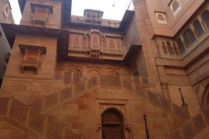 Jaipur Half-Day Tour with Flower Market by Tuk-Tuk or Car - Walking through the Pink City